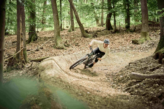 Photo of a mountain biker riding on an MTB trail near a sports hotel in the Rheingau region